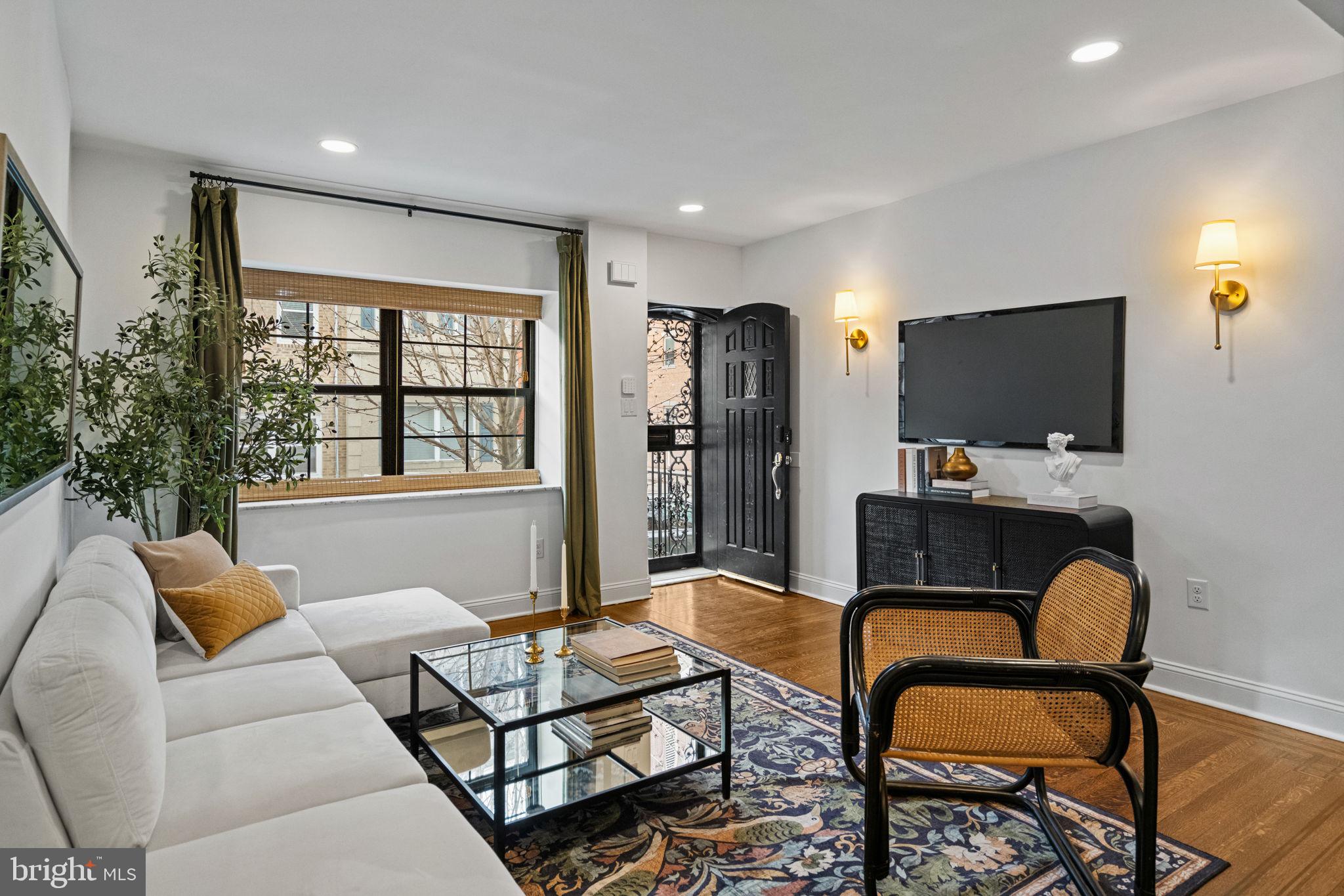 917 Catharine Street Philadelphia, PA 19147 - Photo 3 of 34