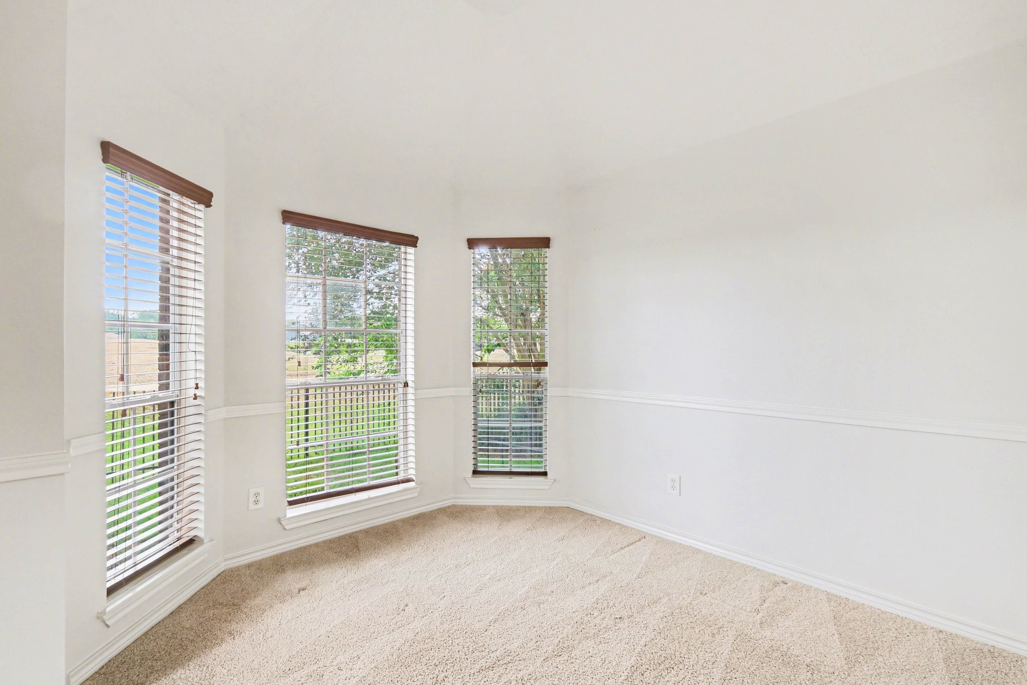 16434 Redcrest Drive Houston, TX 77095 - Photo 25 of 44 Extra sitting area off to the side of the Primary bedroom. Your perfect space for some uninterrupted p[rivate time.