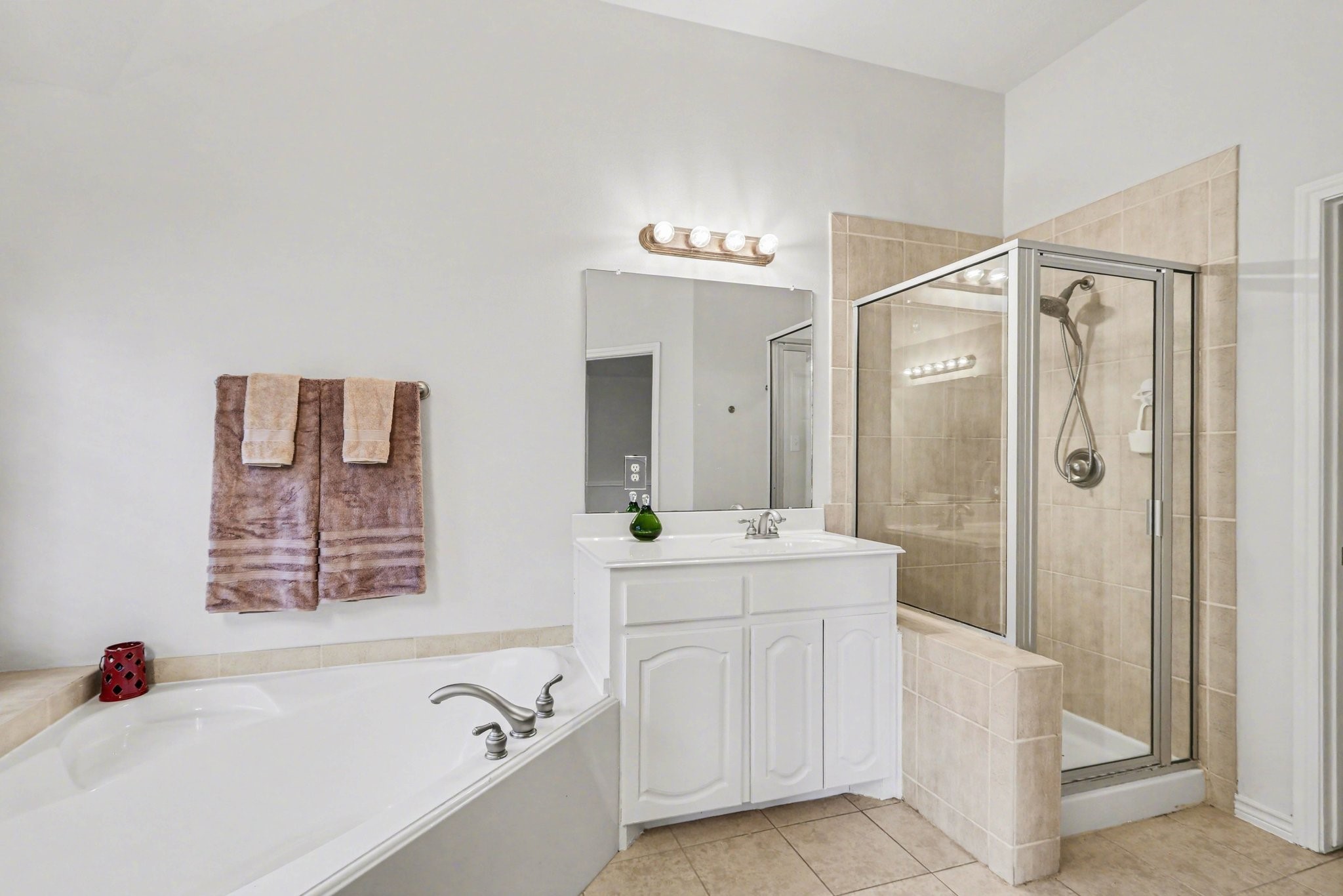 16434 Redcrest Drive Houston, TX 77095 - Photo 27 of 44 Second sink area between the tub and shower.