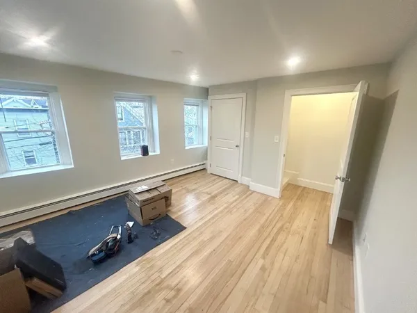 $3,000 | 190 Third Street, Unit 3, Cambridge, MA 02141