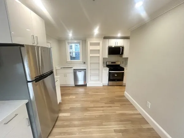 $3,000 | 190 Third Street, Unit 3, Cambridge, MA 02141