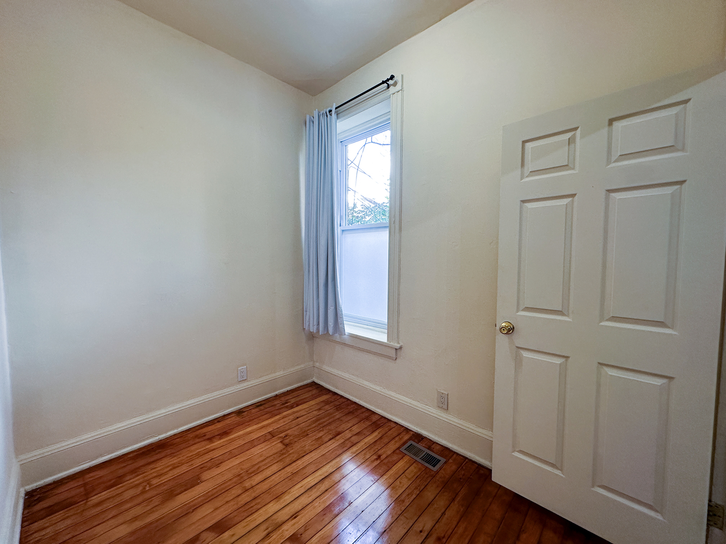 2126 North Sheffield Avenue, Unit 1 Chicago, IL 60614 - Photo 12 of 24 a view of an empty room with wooden floor and a window