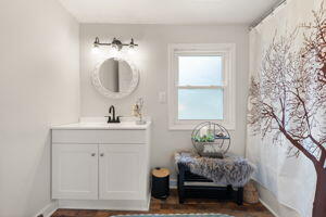 5600 Richmond Road Irvine, KY 40336 - Photo 34 of 44 Guest bath