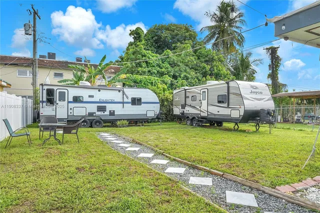 $1,250 | 6036 Polk Street, Unit 4, Hollywood, FL 33024