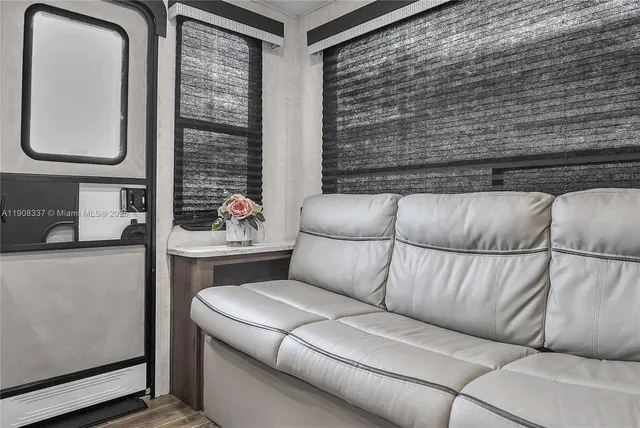 $1,250 | 6036 Polk Street, Unit 4, Hollywood, FL 33024