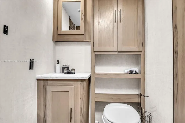 $1,250 | 6036 Polk Street, Unit 4, Hollywood, FL 33024