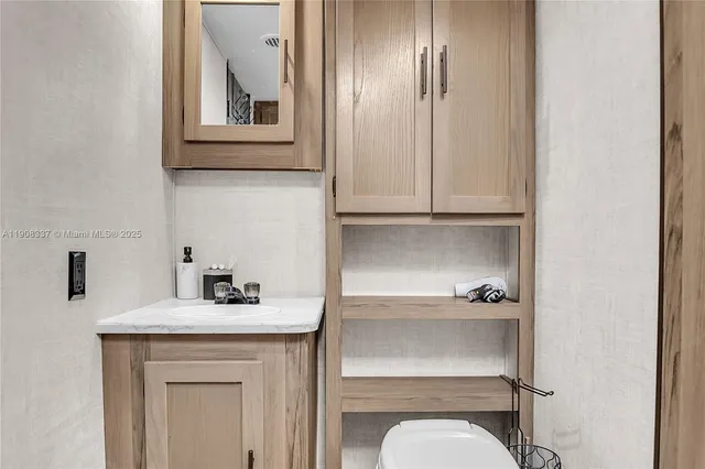 $1,250 | 6036 Polk Street, Unit 4, Hollywood, FL 33024