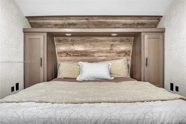 $1,250 | 6036 Polk Street, Unit 4, Hollywood, FL 33024