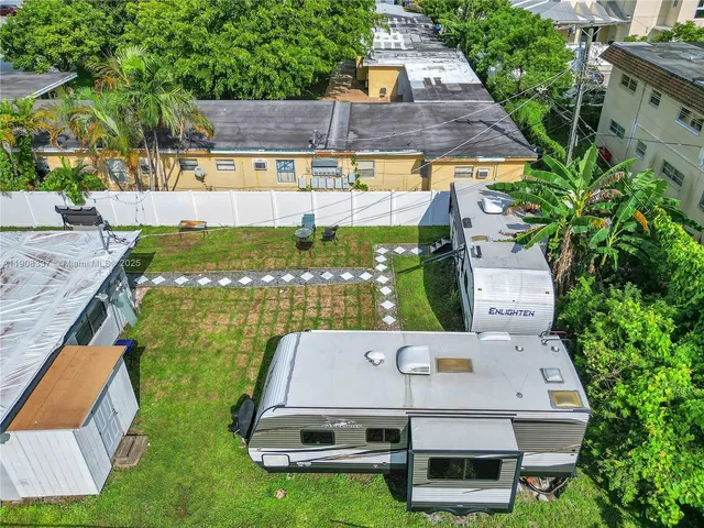 $1,250 | 6036 Polk Street, Unit 4, Hollywood, FL 33024