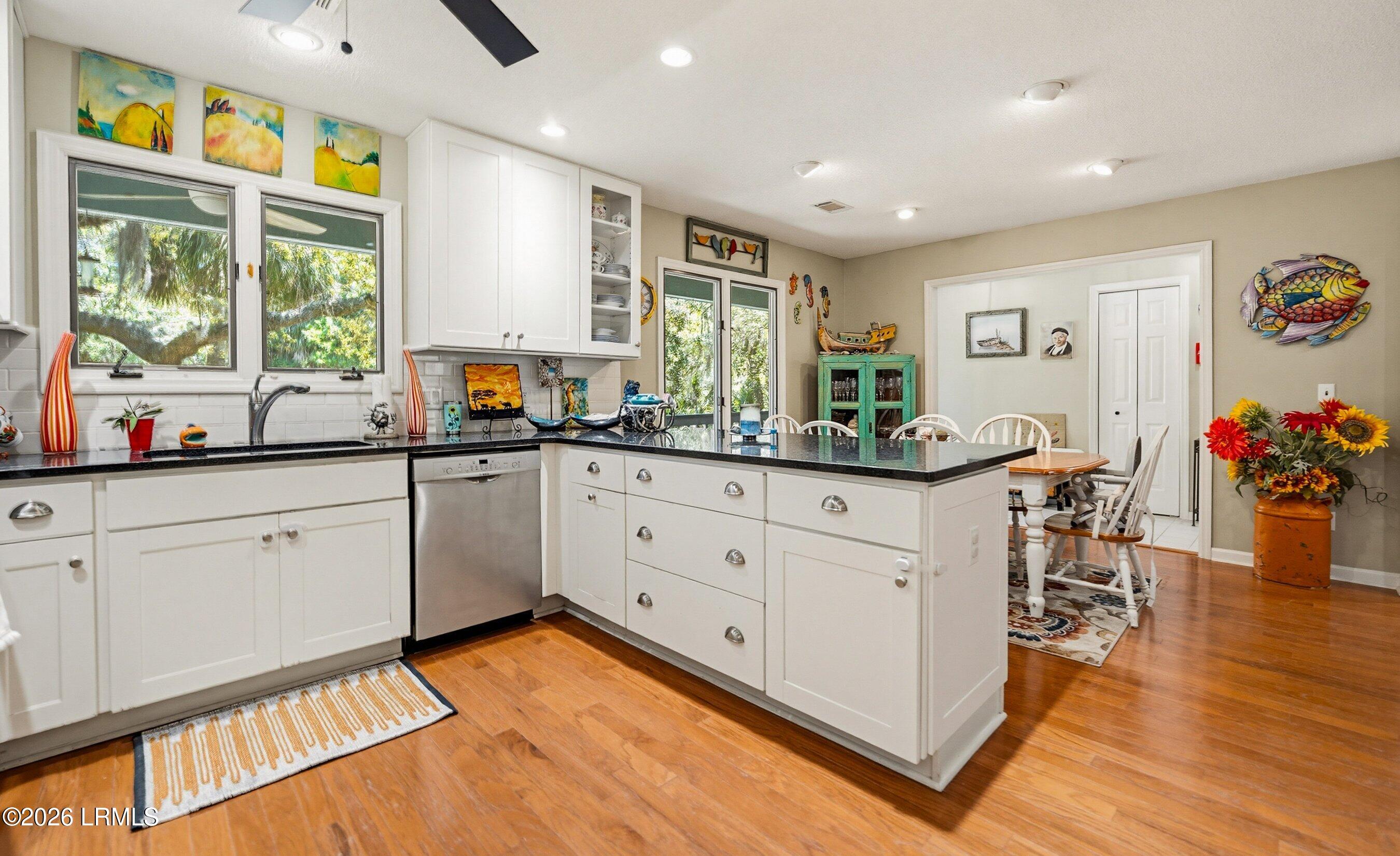 703 Seahorse Road Fripp Island, SC 29920 - Photo 13 of 51 Updated Kitchen