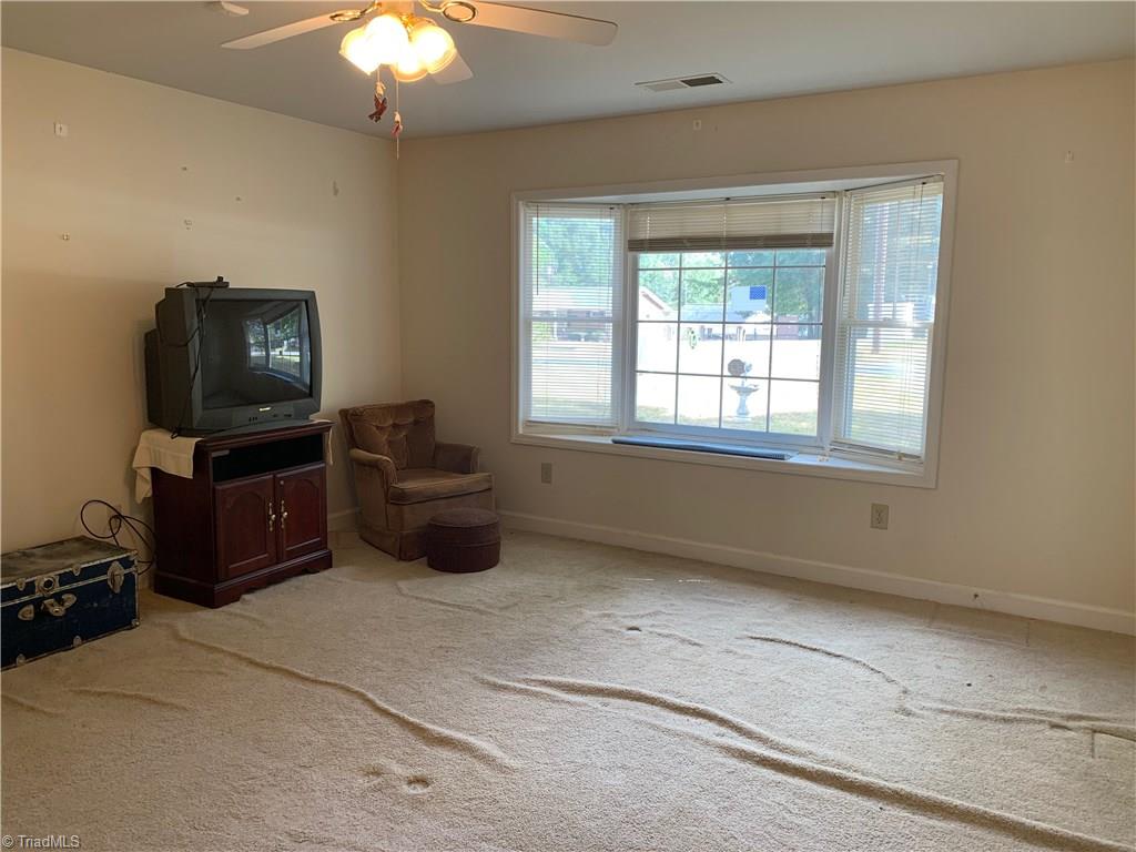 1025 Friendly Road Eden, NC 27288 - Photo 11 of 17 Gallery Image 11