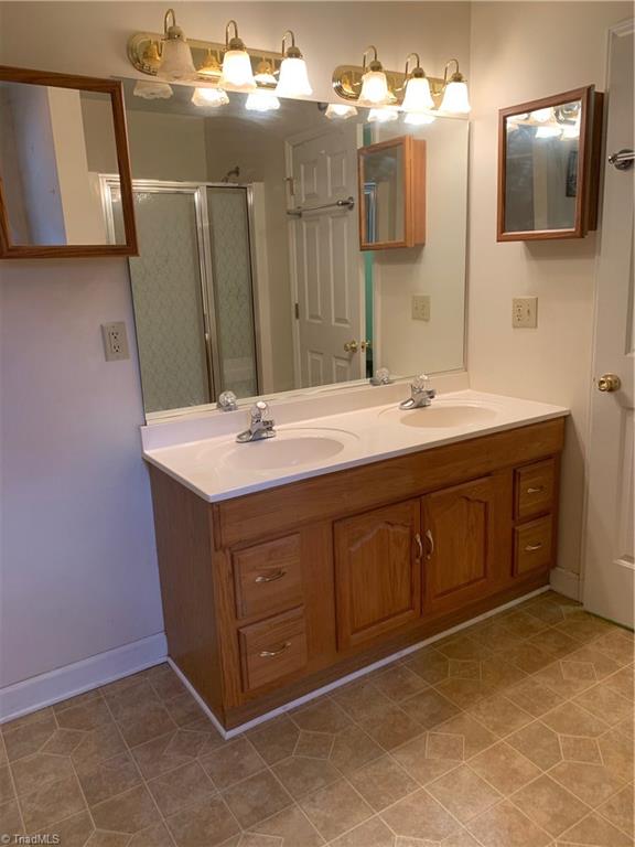 1025 Friendly Road Eden, NC 27288 - Photo 12 of 17 Gallery Image 12