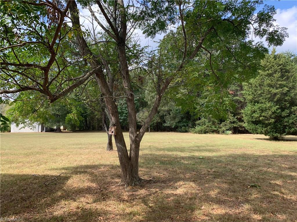 1025 Friendly Road Eden, NC 27288 - Photo 3 of 17 Gallery Image 3