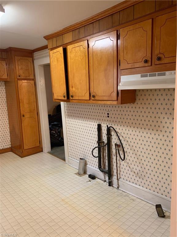 1025 Friendly Road Eden, NC 27288 - Photo 6 of 17 Gallery Image 6