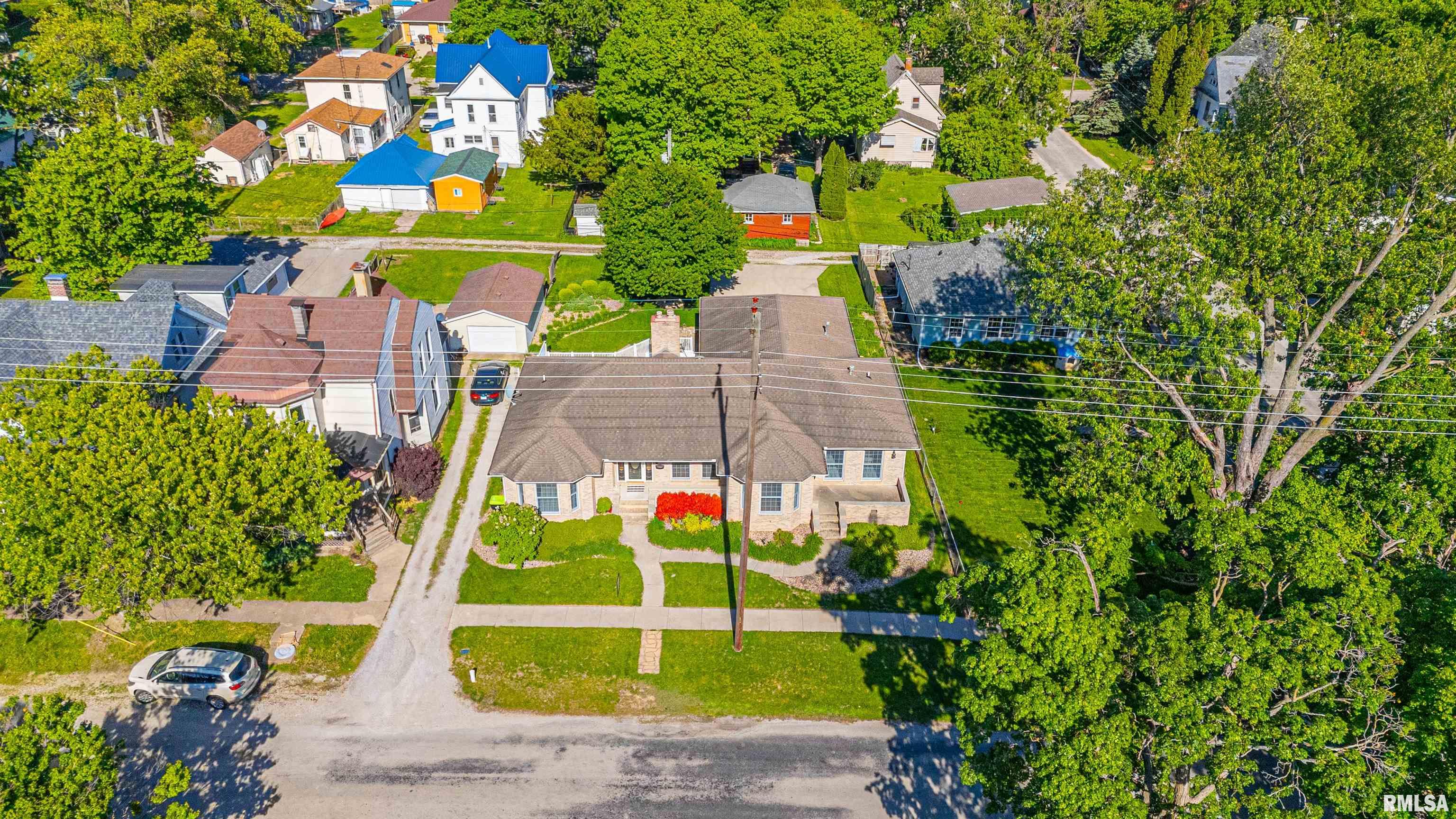 606 North Monroe Street Clinton, IL 61727 - Photo 3 of 50