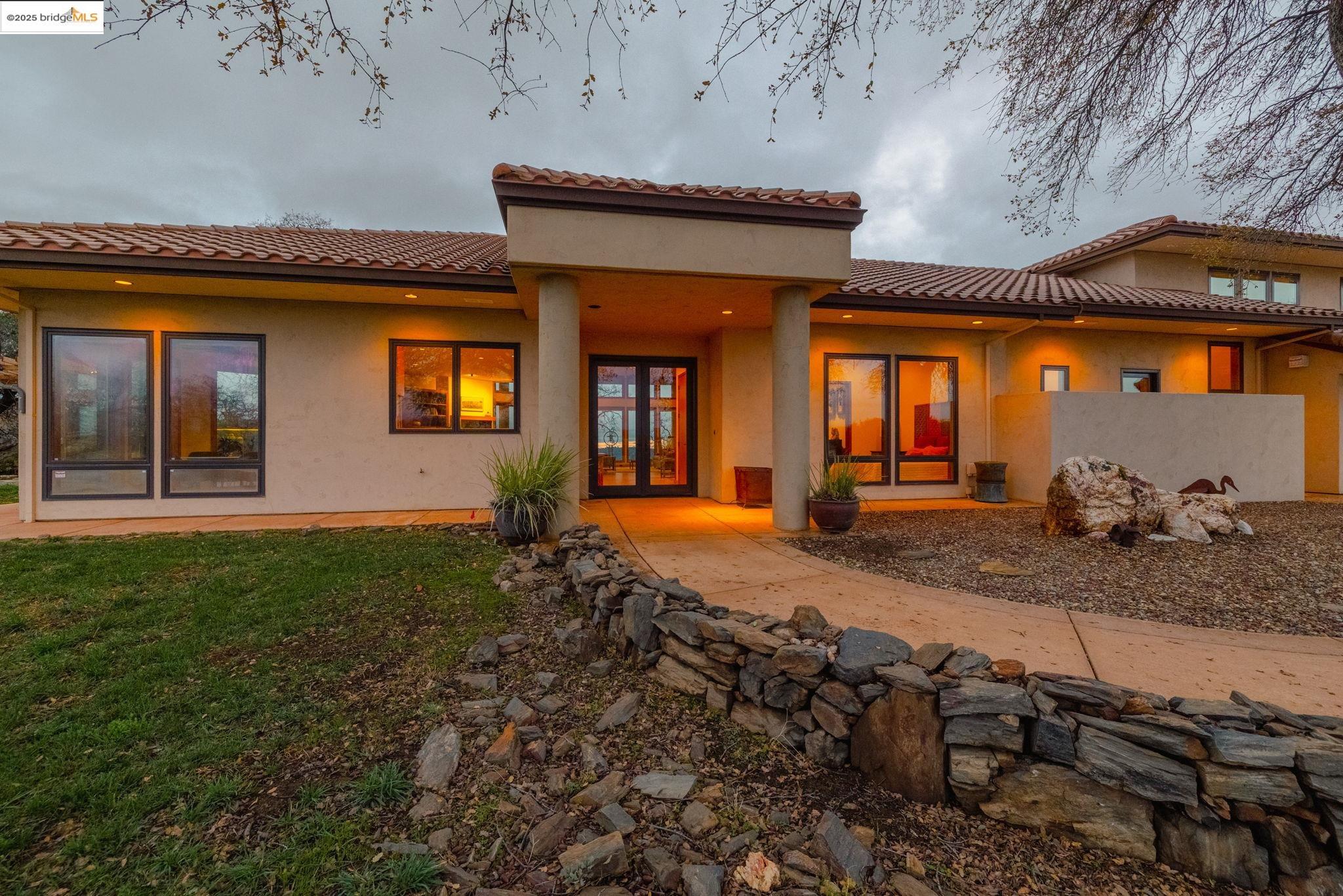 25775 Powell Ranch Road Sonora, CA 95370 - Photo 2 of 60 a front view of a house with garden
