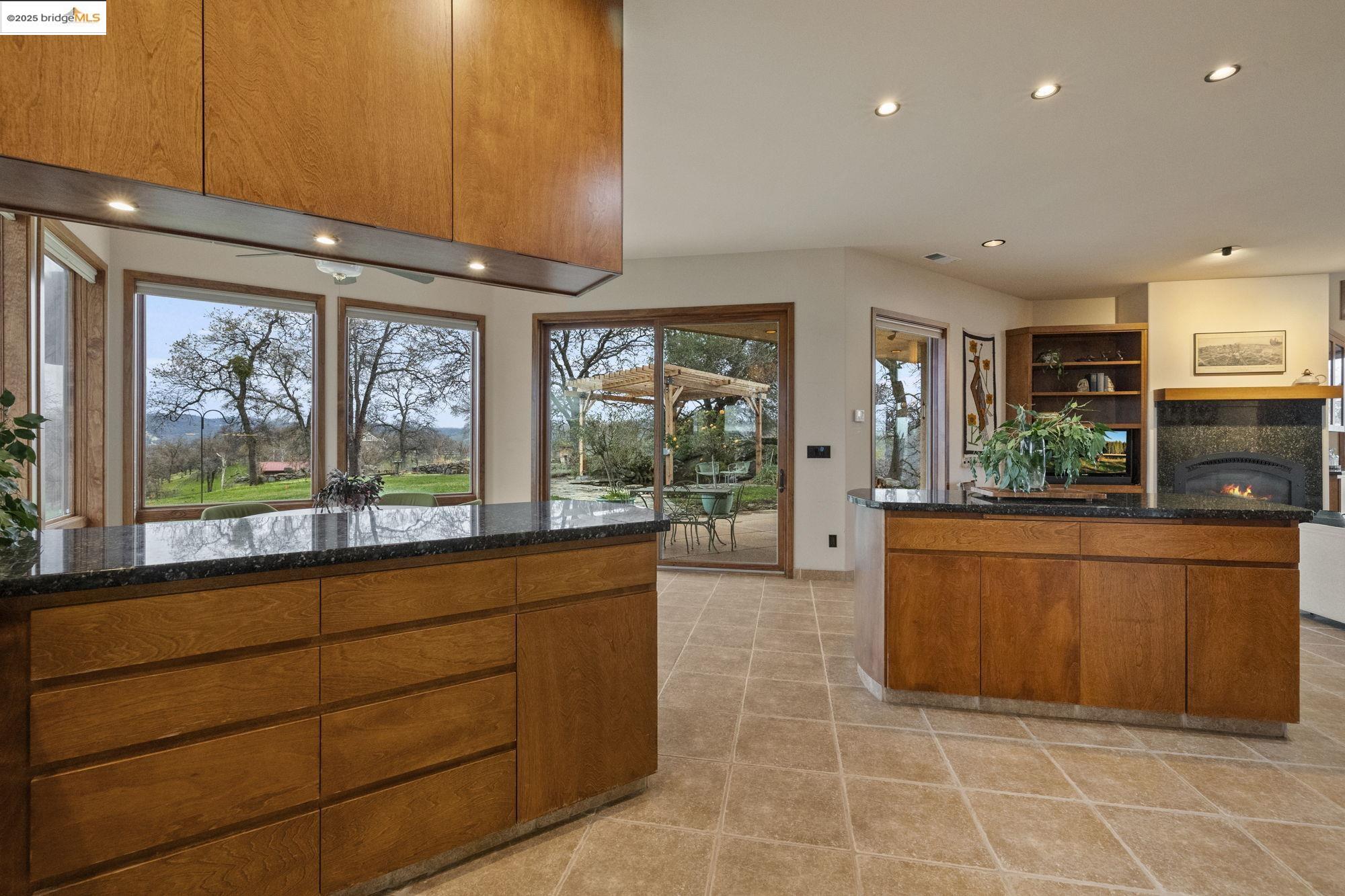 25775 Powell Ranch Road Sonora, CA 95370 - Photo 23 of 60 a kitchen with stainless steel appliances granite countertop a refrigerator and a stove