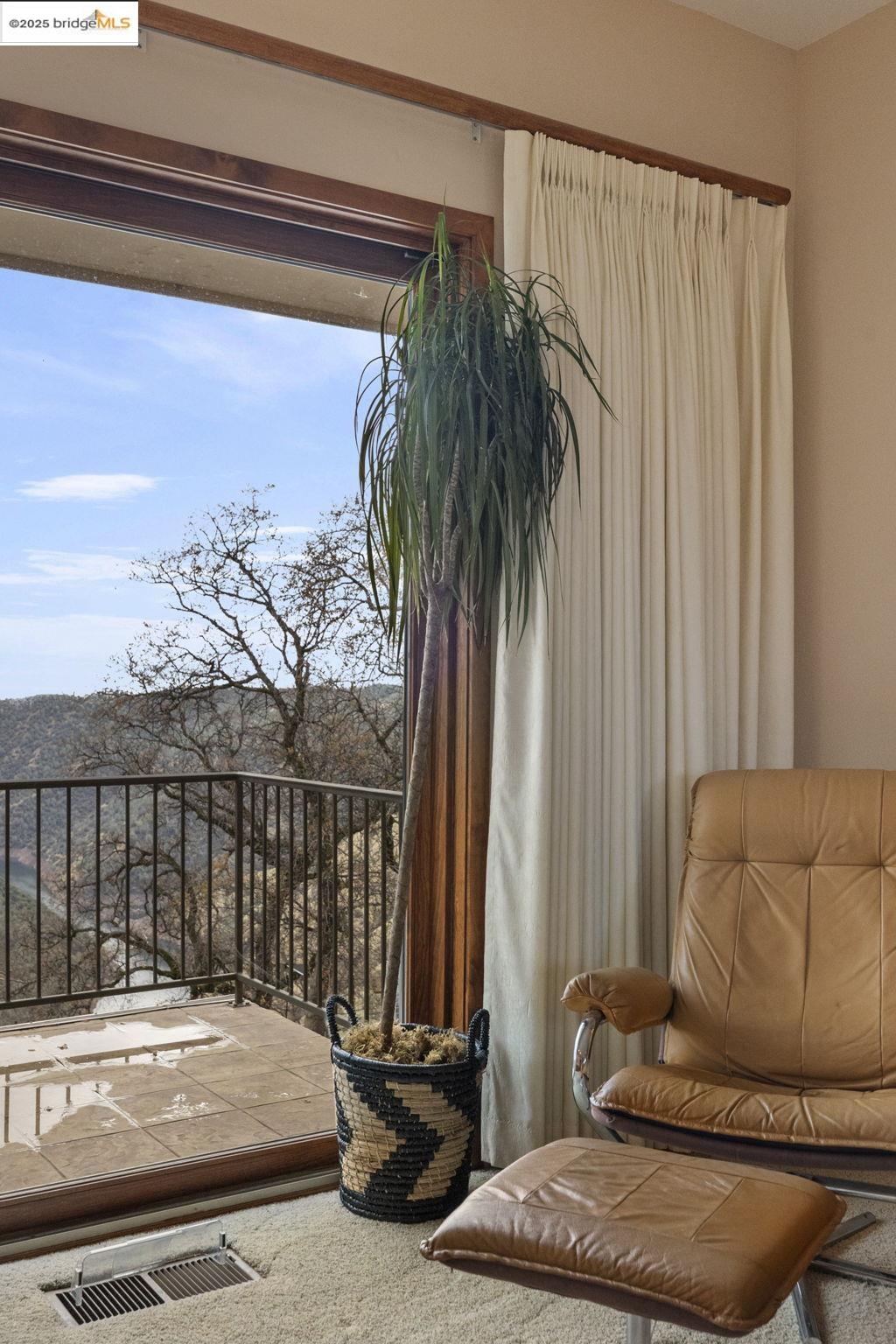 25775 Powell Ranch Road Sonora, CA 95370 - Photo 39 of 60 a living room with furniture and a potted plant