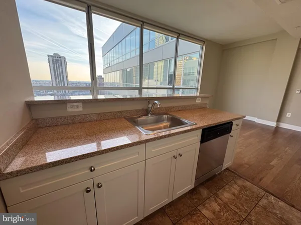 $2,185 | 2040 Market Street, Unit 909, Philadelphia, PA 19103
