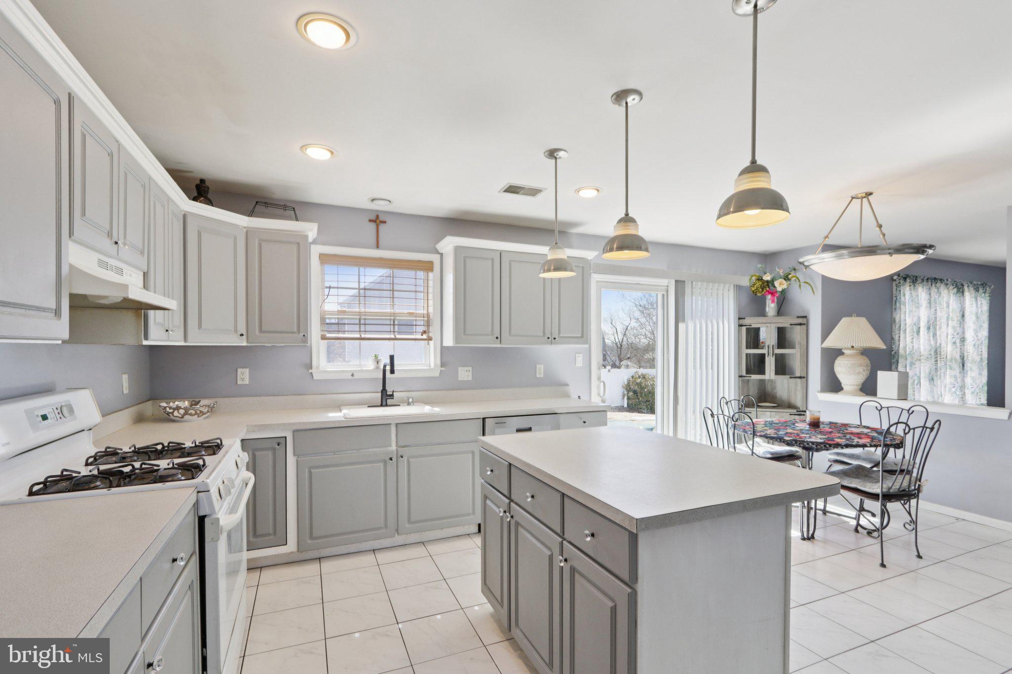187 Compass Road Manahawkin, NJ 08050 - Photo 19 of 62
