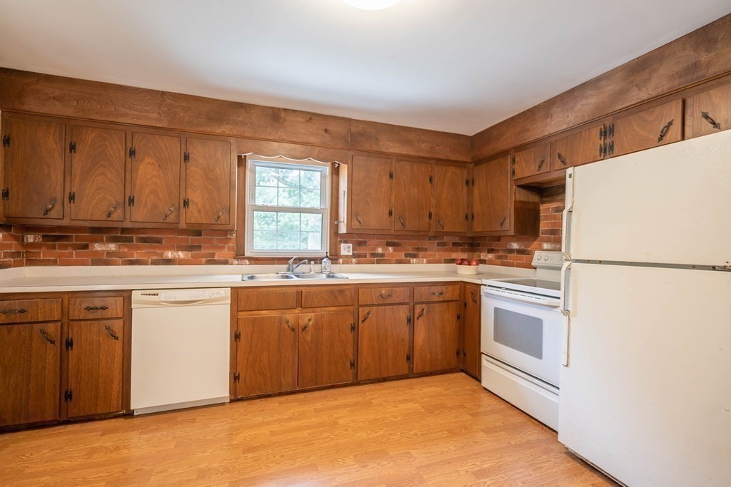 144 Charlton Road Spencer, MA 01562 - Photo 13 of 42 Gallery Image 13