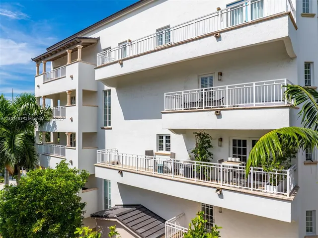 $15,800 | 1415 Sunset Harbour Drive, Unit 406, Miami Beach, FL 33139