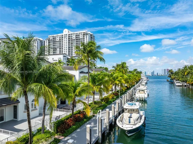 $15,800 | 1415 Sunset Harbour Drive, Unit 406, Miami Beach, FL 33139