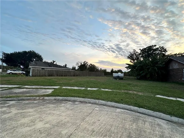 $30,000 | 2605 Shannon Drive, Violet, LA 70092