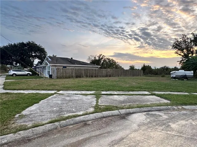 $30,000 | 2605 Shannon Drive, Violet, LA 70092