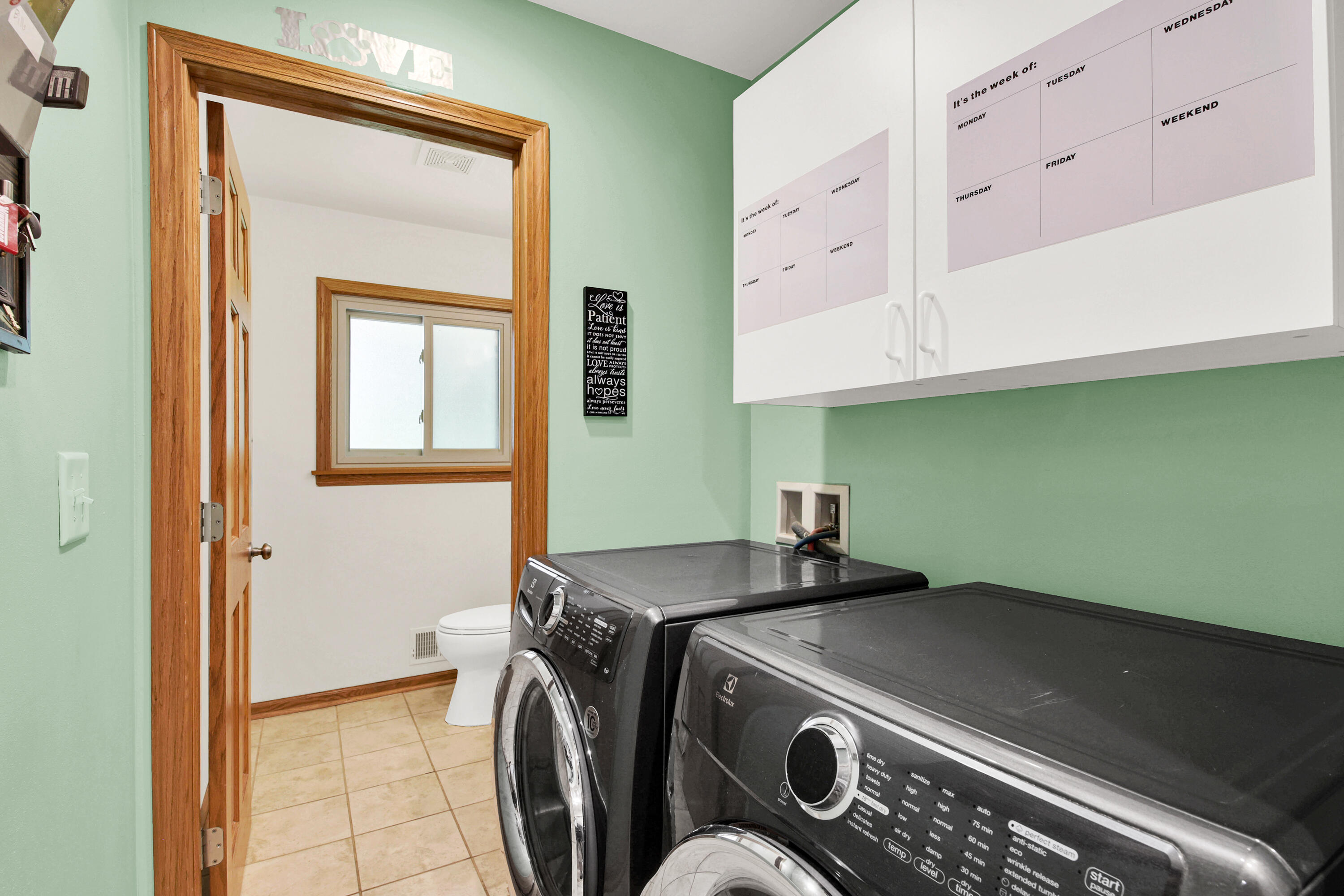 2614 West Chestnut Road Mequon, WI 53092 - Photo 17 of 25 Laundry