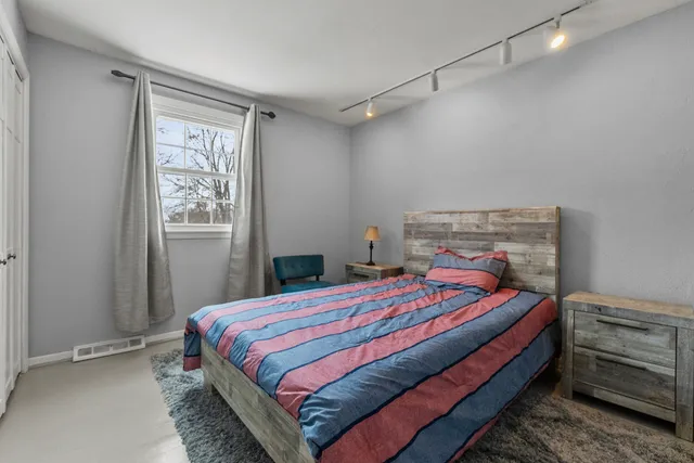 $620,000 | 401 69th Street, Darien, IL 60561