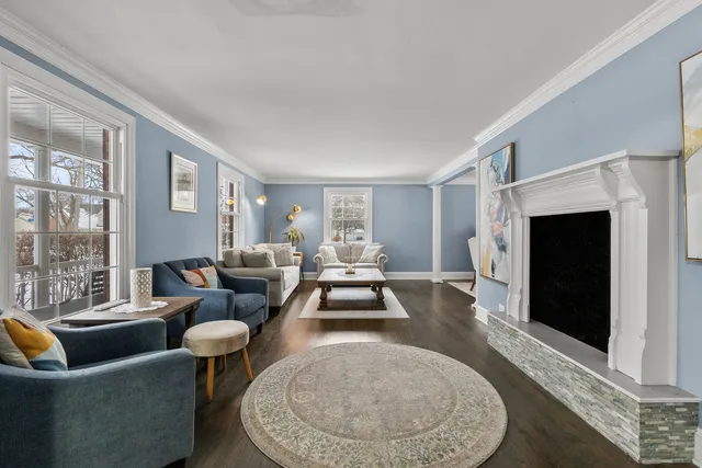 $620,000 | 401 69th Street, Darien, IL 60561