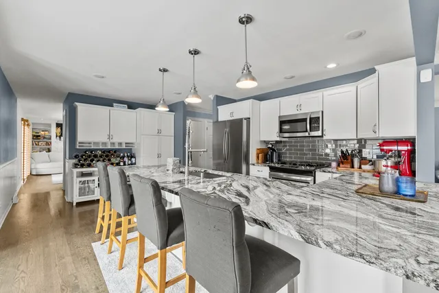 $620,000 | 401 69th Street, Darien, IL 60561