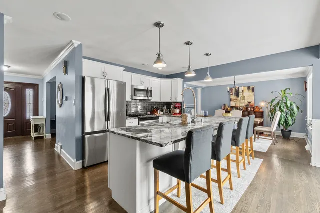 $620,000 | 401 69th Street, Darien, IL 60561