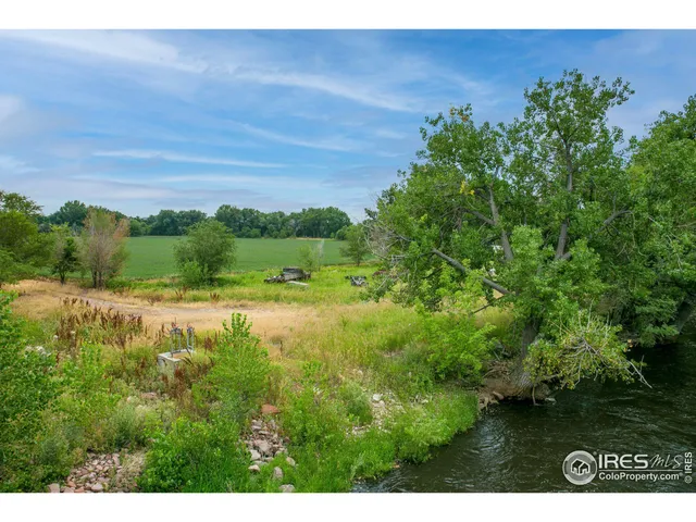 a view of a lush green field
