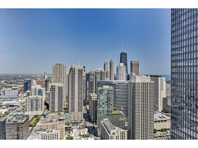 300 North State Street, Unit 5518 Chicago, IL 60654 - Photo 15 of 16 a view of city
