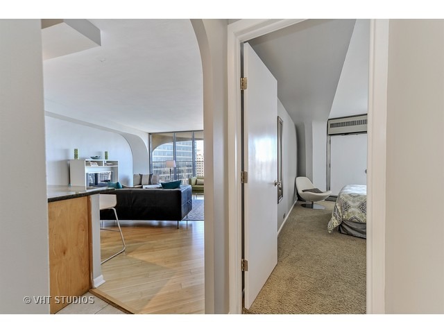 300 North State Street, Unit 5518 Chicago, IL 60654 - Photo 10 of 16 a view of living room and kitchen