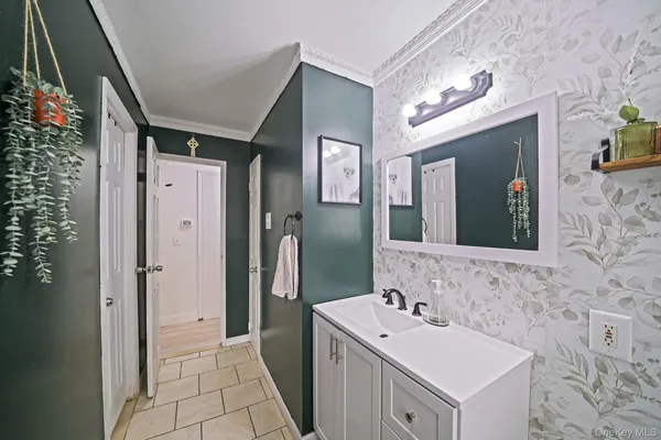 $525,000 | 2909 New London Avenue, Medford, NY 11763