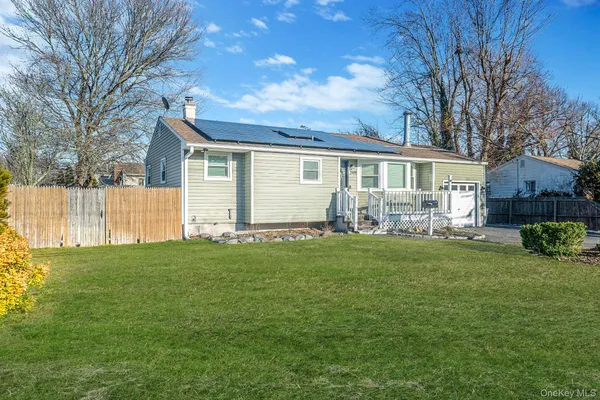 $525,000 | 2909 New London Avenue, Medford, NY 11763