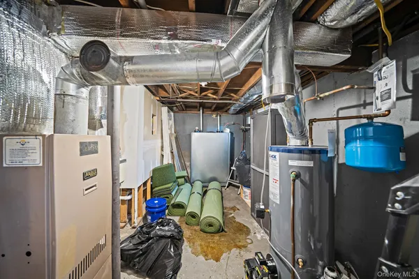 $525,000 | 2909 New London Avenue, Medford, NY 11763