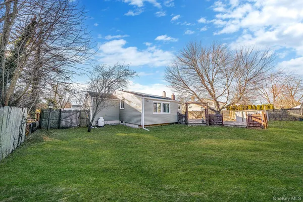 $525,000 | 2909 New London Avenue, Medford, NY 11763