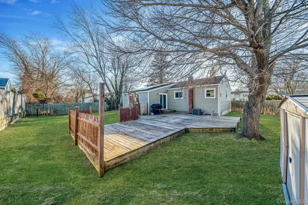 $525,000 | 2909 New London Avenue, Medford, NY 11763