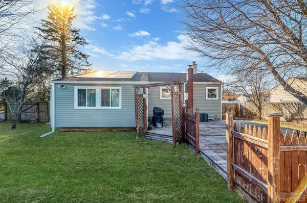 $525,000 | 2909 New London Avenue, Medford, NY 11763