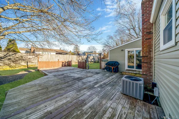 $525,000 | 2909 New London Avenue, Medford, NY 11763