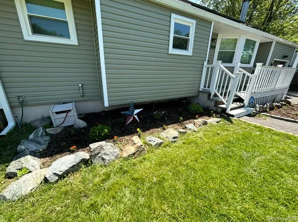 $525,000 | 2909 New London Avenue, Medford, NY 11763