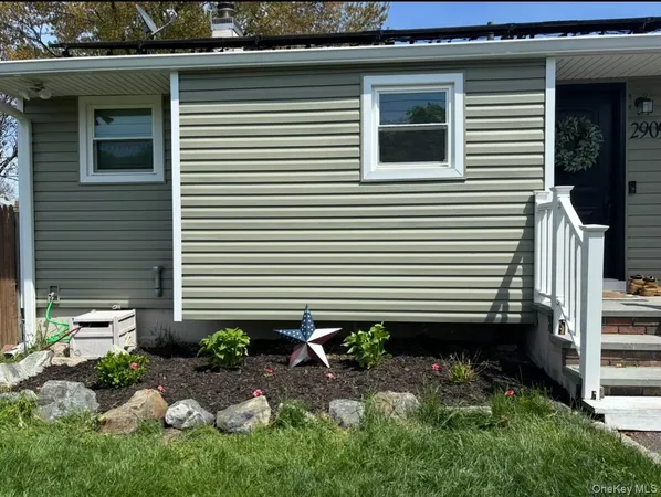 $525,000 | 2909 New London Avenue, Medford, NY 11763