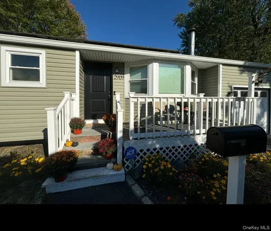 $525,000 | 2909 New London Avenue, Medford, NY 11763