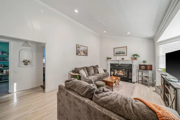 $525,000 | 2909 New London Avenue, Medford, NY 11763