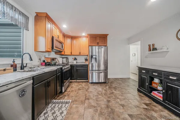 $525,000 | 2909 New London Avenue, Medford, NY 11763