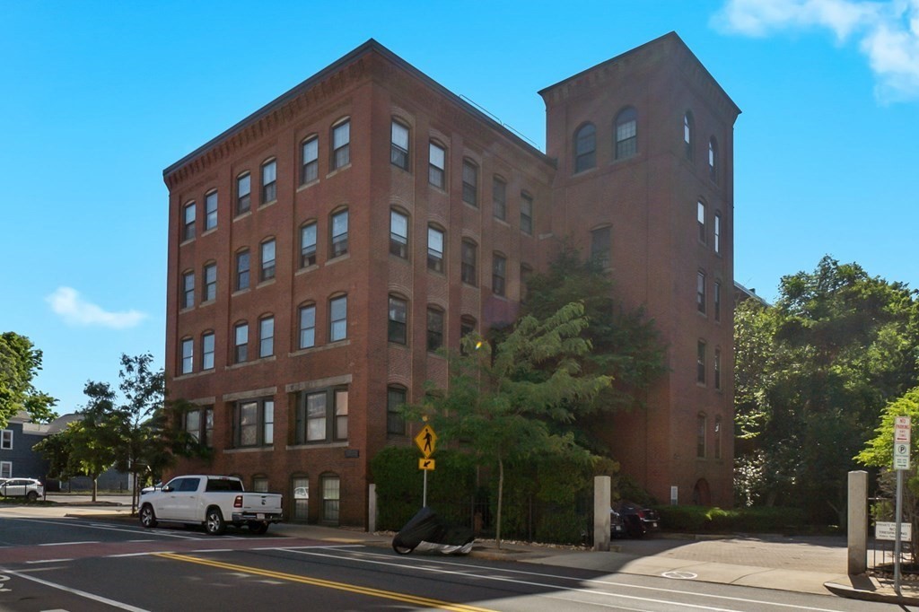 50 Rantoul Street, Unit 209 Beverly, MA 01915 - Photo 1 of 19 Gallery Image 1